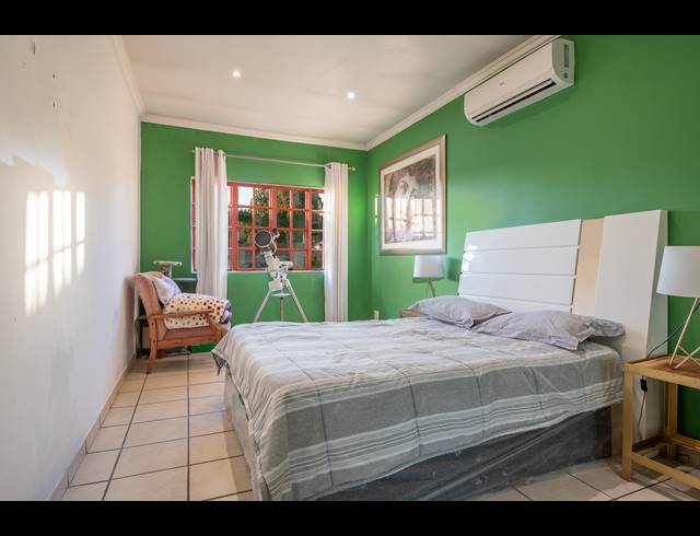 5 BEDROOM HOUSE FOR SALE IN BRACKENHURST